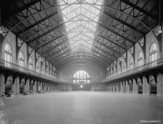 Innenansicht der Waffenkammer, U.S. Naval Academy, Annapolis, Maryland, ca. 1900-06